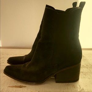 Free People Leather Boot w/snake skin detail SZ 8